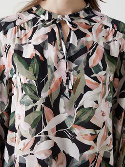 Ba?lamal? Yaka Desenli Kad?n Bluz