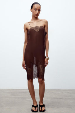 LACE DETAIL PLEATED DRESS