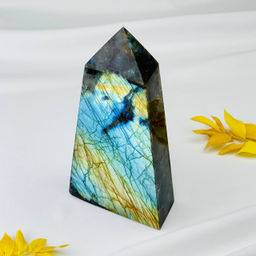 Кристалл из Лабрадора