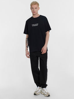 Футболка мужская черная с надписью Не послать ли нам гонца за бутылочкой винца - Mark formelle фото 3