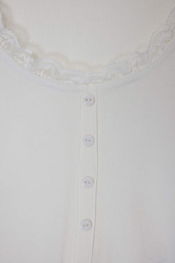 Ekru Fitted/Vucuda Oturan Havuz Yaka Dantel Detayl? Fitilli Esnek Orme Bluz TWOSS26BZ00070