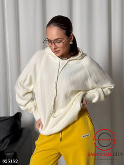 Свитер женский с капюшоном