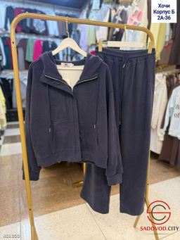 Спортивный женский костюм