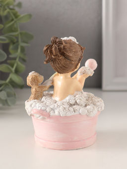 Фигурка полистоун «Купание: малышка и пёсик», 8.5×8×10.5 см