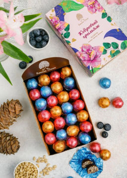 Кедровый грильяж ассорти  клюква, черника, облепиха, 600 г | шоу-бокс | весенняя обложка - Сибирский кедр фото 3