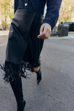 FAUX LEATHER FRINGED MIDI SKIRT - Zara фото 2