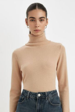 Regular Fit Yumusak Dokulu Bal?kc? Yaka Basic Duz Triko Kazak