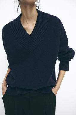 PLAIN KNIT V-NECK SWEATER - Zara фото 2