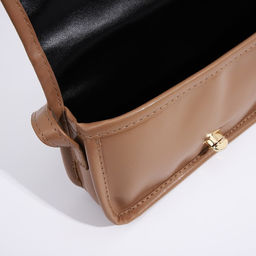 Сумка женская мессенджер на клапане, 23×6.5×12 см, бежевая