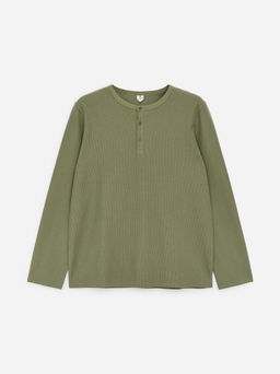 Camiseta estilo Henley