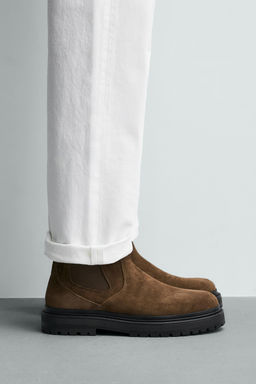 LEATHER CHELSEA BOOTS
