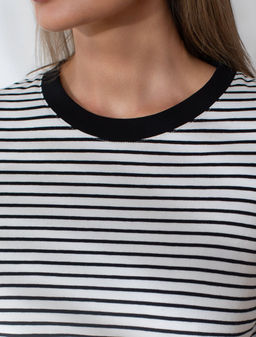 Свободная футболка в полоску из премиального хлопка с эластаном - Vilatte фото 2