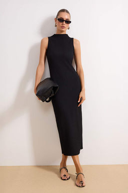 Siyah Dokulu Kumas Dik Yaka Vucuda Oturan Esnek Maxi Orme Elbise TWOSS25EL00163