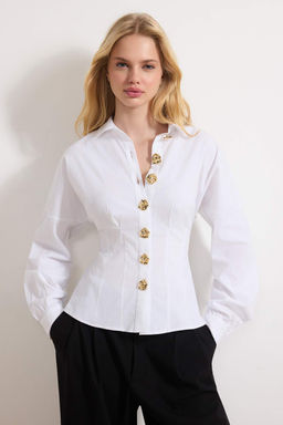 Beyaz Alt?n Akseuarl? Pamuk Bele Oturan Gomlek TWOSS26GO00048