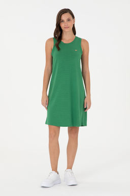 Женское зеленое трикотажное платье Неожиданная скидка в корзине
