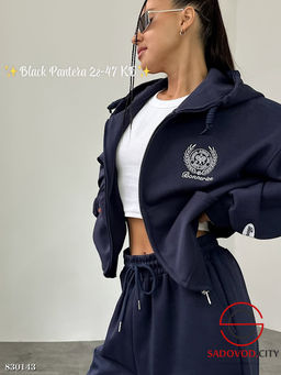 Спортивный женский костюм