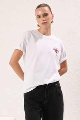 Beyaz Kal?n Pamuklu Oversize/Genis Kal?p S?rt Bask?l? Orme T-Shirt TWOSS25TS00055