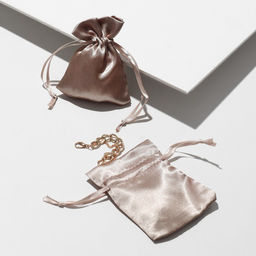 Цена за 50 шт. Мешочек подарочный атласный, 7x9см, цвет серо-коричневый