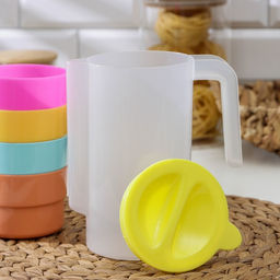 Набор для напитков Альтернатива «Турист», 5 предметов: кувшин 1 л, 4 кружки 300 мл, пластик, МИКС