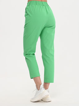 Легкие и комфортные летние брючки из хлопка с добавлением лайкры.