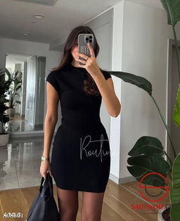 Мини платье из вязаного трикотажа