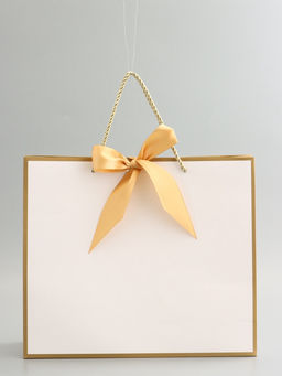 Пакет подарочный, белый, с бантом, 35 х 30 х 10 см