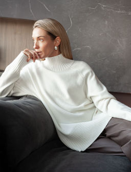 D34.204 Свитер женский натуральный белый