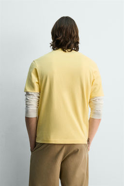 CAMISETA REGULAR FIT JACQUARD RAYAS / Amarillo