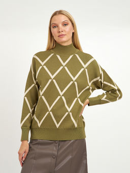 водолазка женская черная со спущенной линией плеча с белыми ромбами