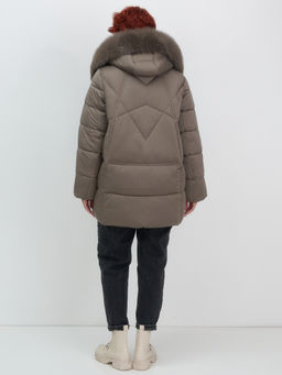 Куртка зимняя женская с мехом и капюшоном тренд коричневого цвета 7656K - Visdeer фото 5
