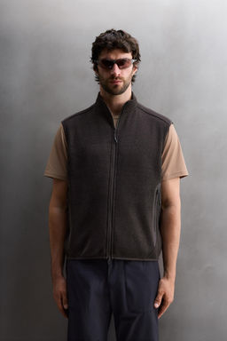 CONTRAST KNIT FLEECE VEST - Zara фото 2