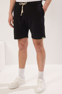 Siyah Regular/Normal Kesim Dokulu %100 Pamuklu Sort TMNSS24SR00022