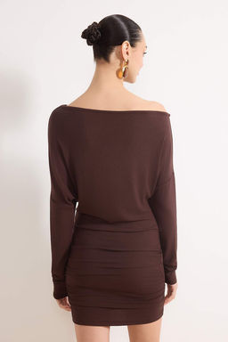 Kahverengi Asimetrik Yaka Bodycone/Vucuda Oturan Mini Orme Elbise TWOAW25EL00595