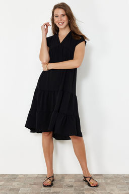 Siyah Duz Genis Kesim V Yaka Etegi Volanl? Aerobin Dokuma Elbise TWOSS24EL01031