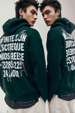 Sudadera con capucha y estampado Loose Fit