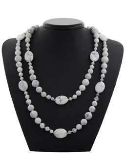 Кахолонг (Казахстан), разноразмерные круглые с плоскими овалами 18х25мм, бусы "Стихия", длина бус 128см