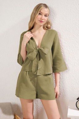 Haki %100 Pamuklu Baglama/Kurdele/Fiyonk Detayl? Muslin Sortlu Dokuma Pijama Tak?m? THMSS24PT00077