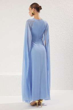 TRENDYOLMILLA Ac?k Mavi Aksesuar Detayl? Astarl? Sifon Dokuma Uzun S?k Abiye Elbise TPRSS25AE00125  фото 4