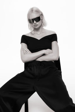 Top off-the-shoulder corto