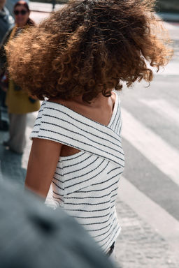 TOP CRUZADO BOUCL? / Blanco / Marino - Zara фото 3