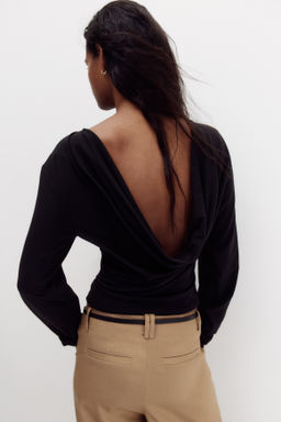 Top de punto con espalda drapeada - H&m фото 7