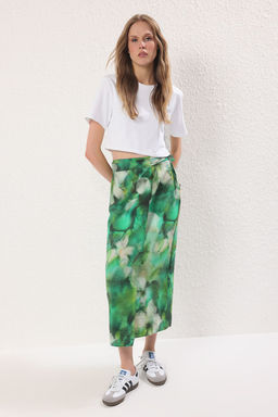 Trendyolmilla Yesil Batik Desenli Yandan Baglamal? Kruvaze Etek TWOSS25ET00176
