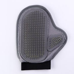 Рукавица - расческа с металлическими зубьями, серая - Пижон фото 2