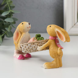 Фигурка полистоун Зайчата несут корзину моркови, 13?5?7.5 см