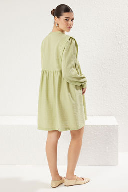 TRENDYOLMILLA Yesil Duz Rahat Kesim V Yaka Mini Dokuma Elbise TWOSS25EL00049 фото 10