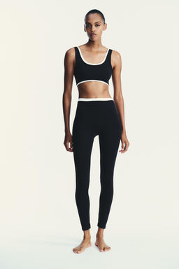 SPORTY DOUBLE EFFECT CROP TOP