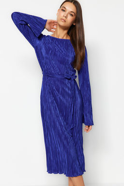TRENDYOLMILLA Mor Premium Pilise Kumasl? Flare Kol Detayl? A-Line Midi Orme Elbise TWOAW24EL00125