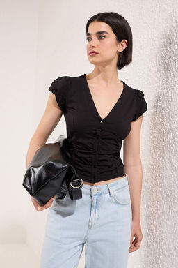 Trendyolmilla Siyah Pamuklu Buzgulu Dugmeli V Yaka Vucuda Oturan Super Esnek Orme Bluz TWOSS25BZ00563