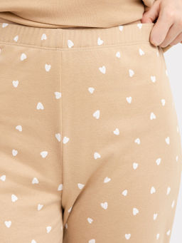 Комплект женский (джемпер, брюки) бежевый с сердечками бежевый +сердечки на бежевом 592361 - Mark formelle фото 8