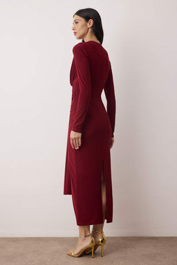 Bordo Vucuda Oturan V Yaka Orme S?k Elbise TPRAW25EL00043